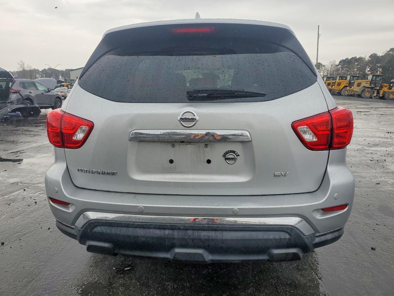 2020 Nissan Pathfinder sv