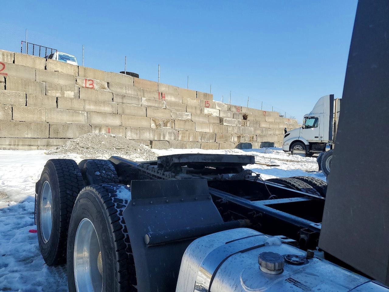 2020 Volvo VNR