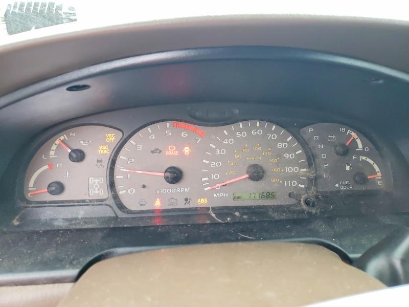 2004 Toyota Sequoia SR5