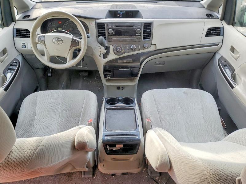 2011 Toyota Sienna le