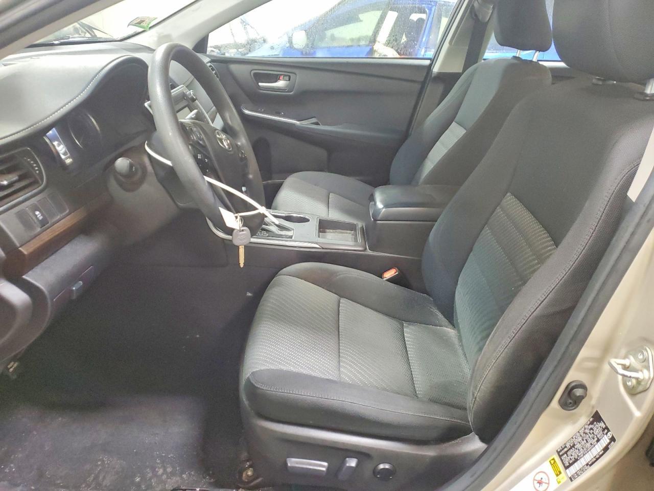2016 Toyota Camry le
