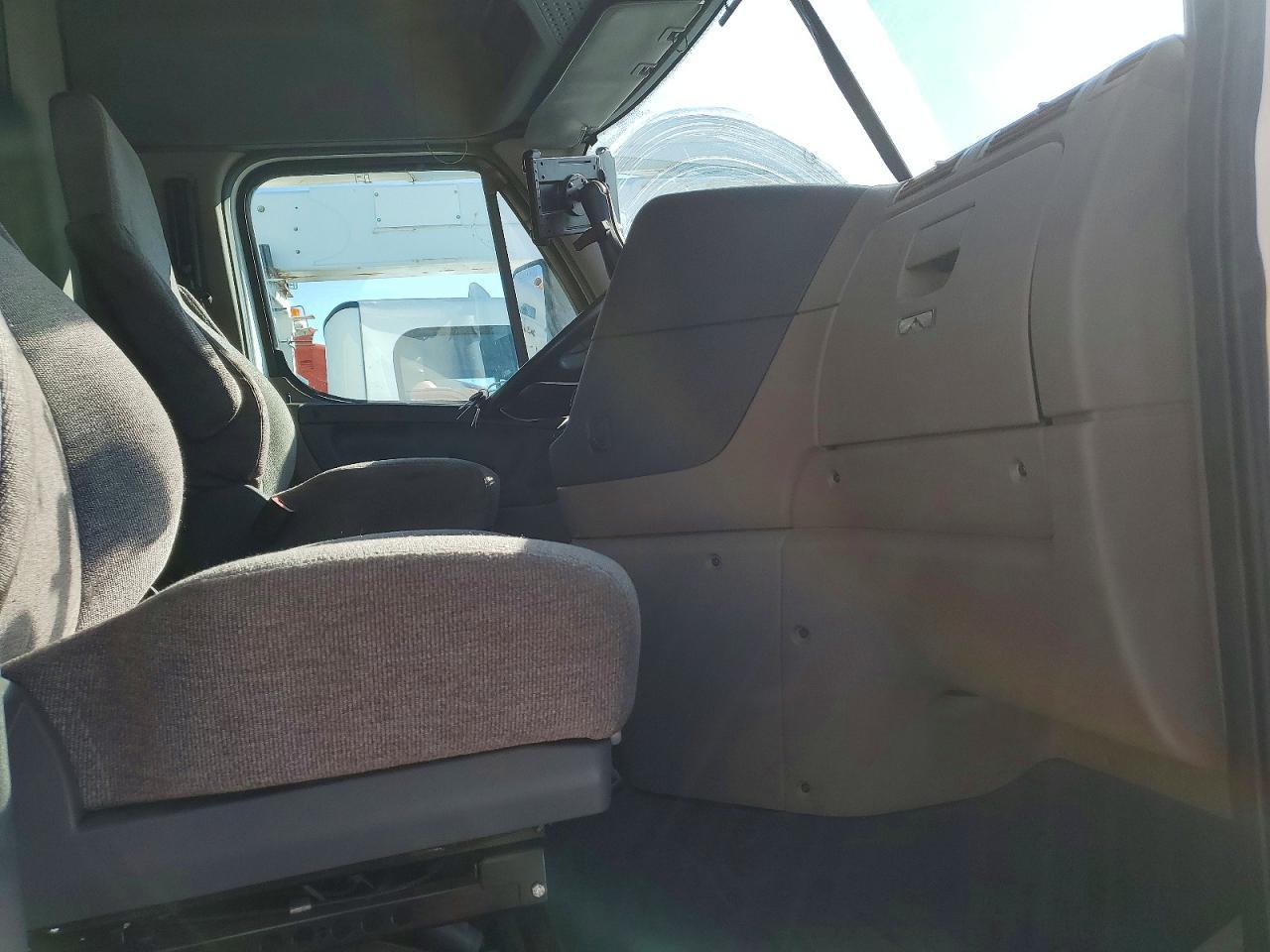 2016 Freightliner Cascadia 125