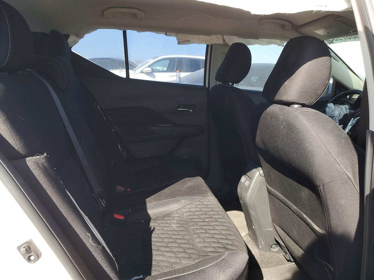 2022 Nissan Kicks sv
