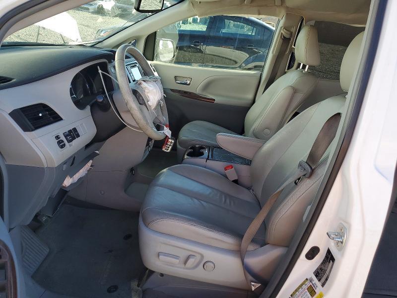 2014 Toyota Sienna xle 8-passenger