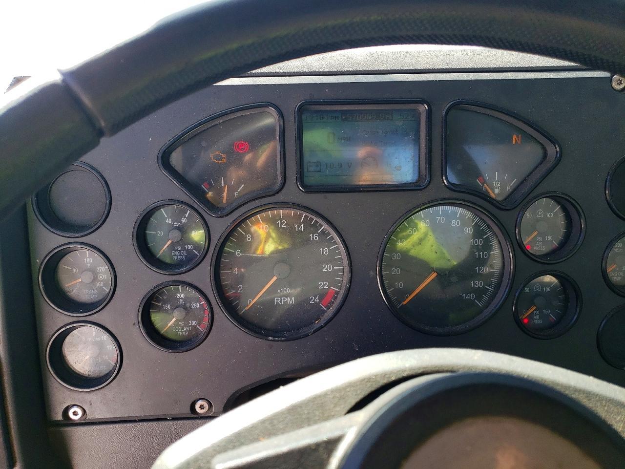 2017 Mack CXU613 Semi Truck