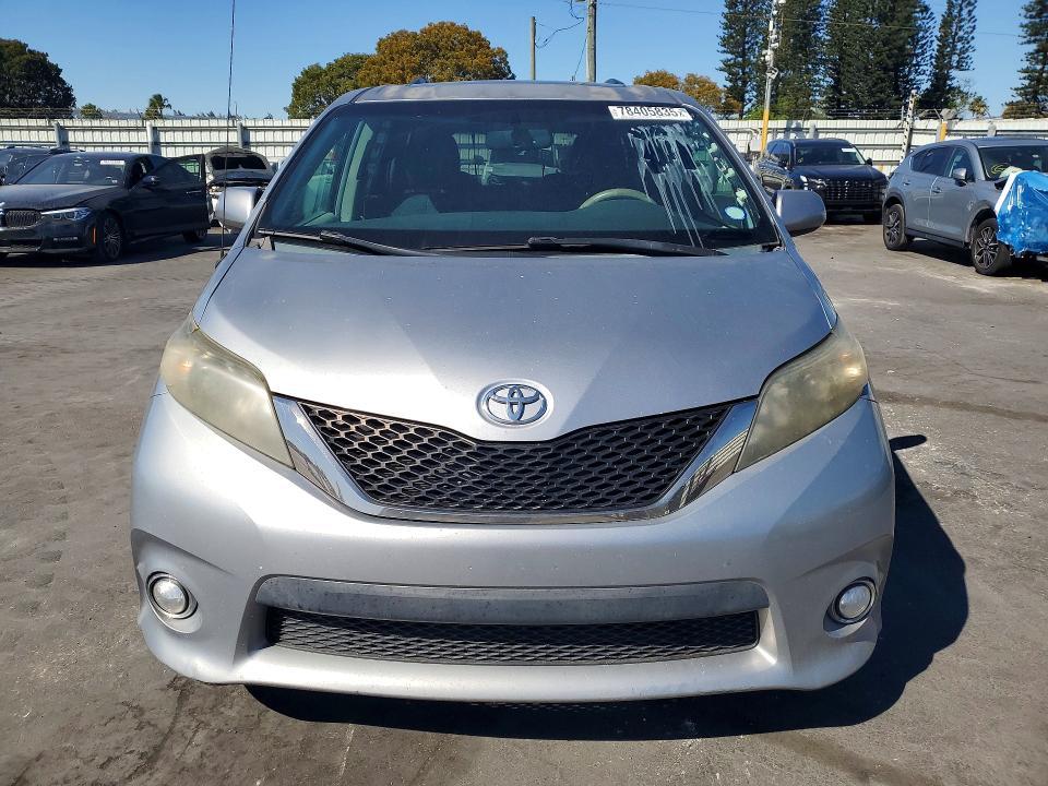 2013 Toyota Sienna se Premium 8-passenger