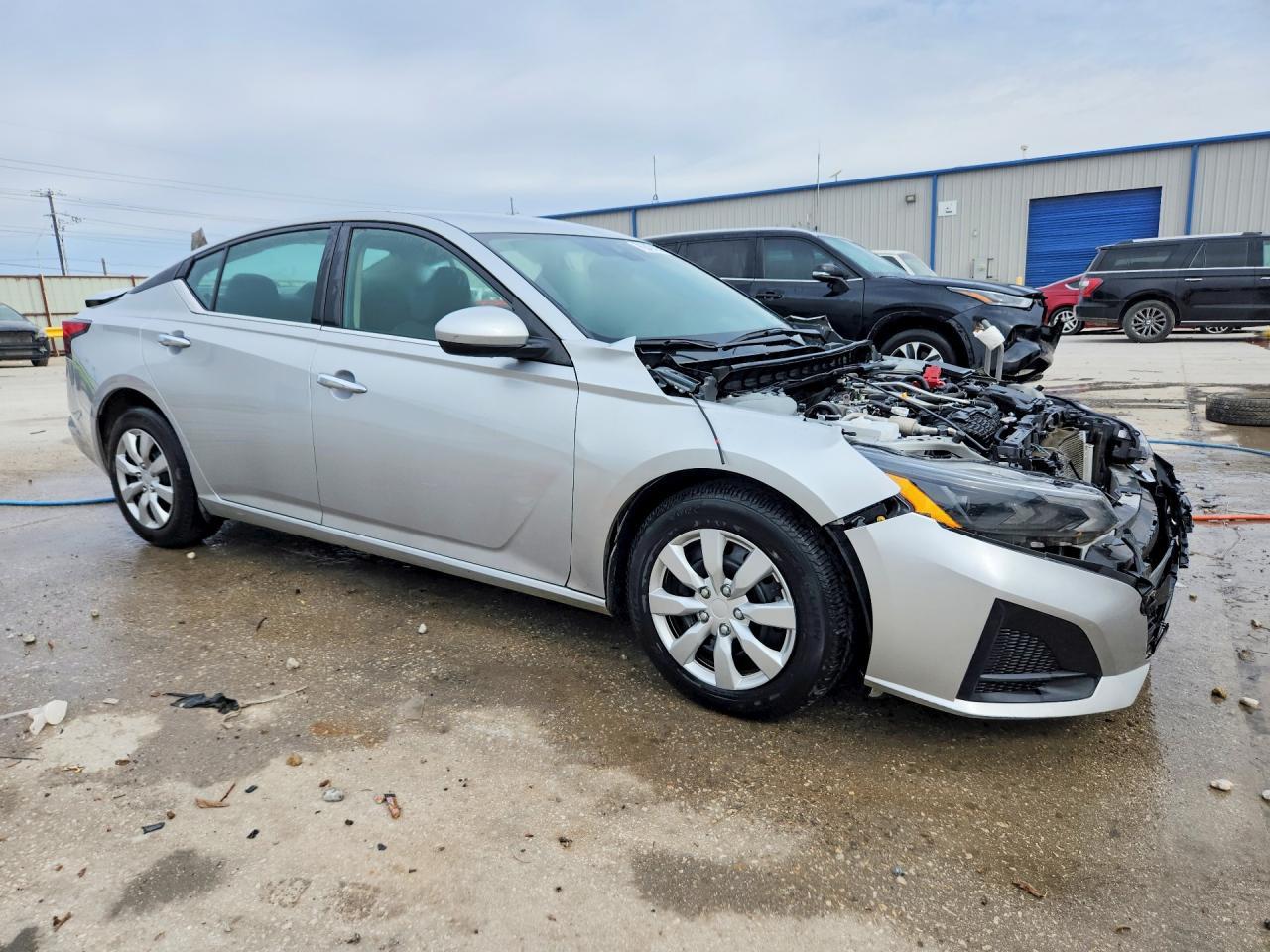 2023 Niss Altima