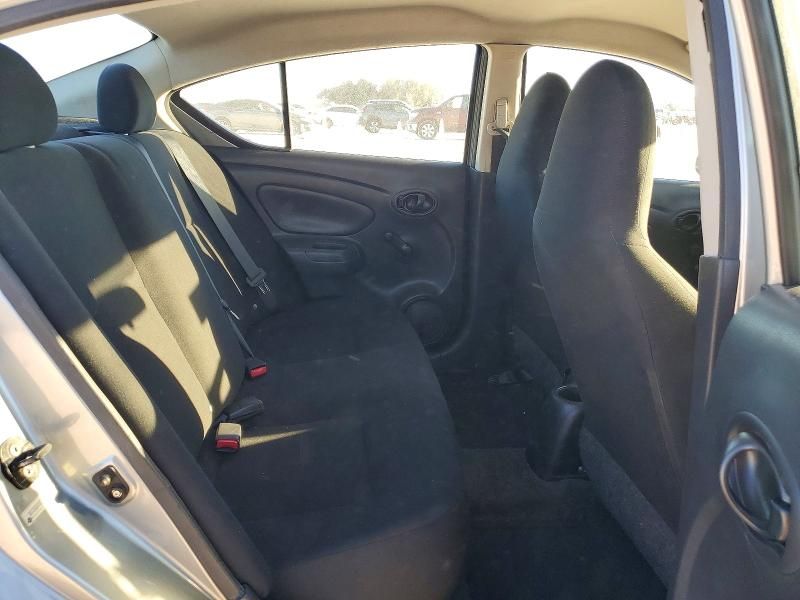 2012 Nissan Versa s