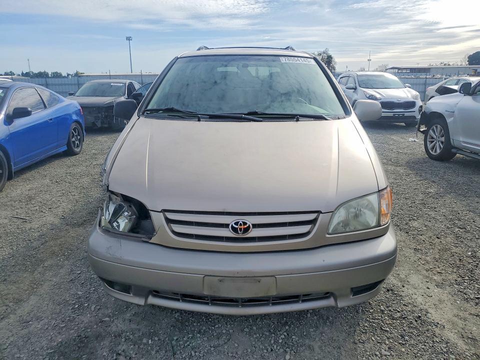 2003 Toyota Sienna le