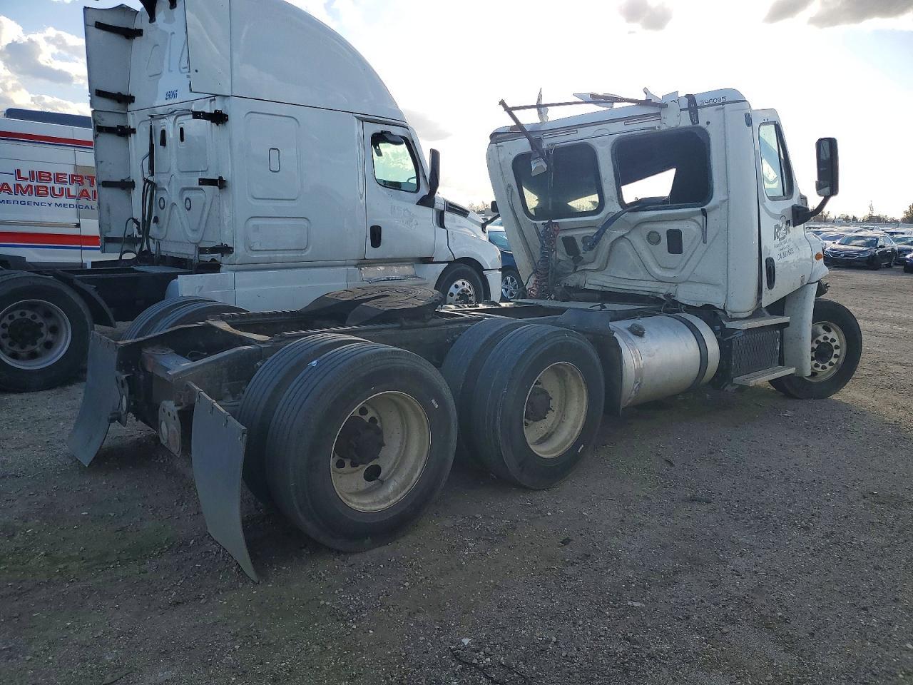 2014 Freightliner Cascadia Semi Truck