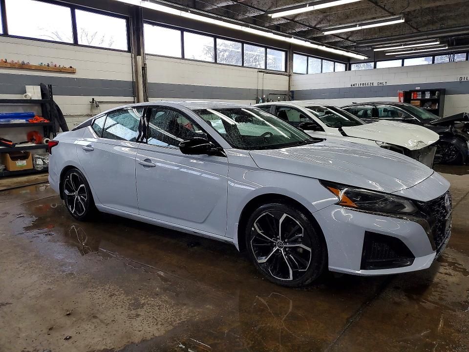 2023 Nissan Altima sr