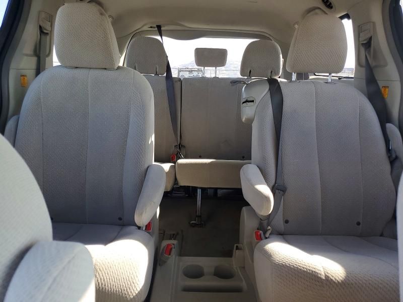 2013 Toyota Sienna le