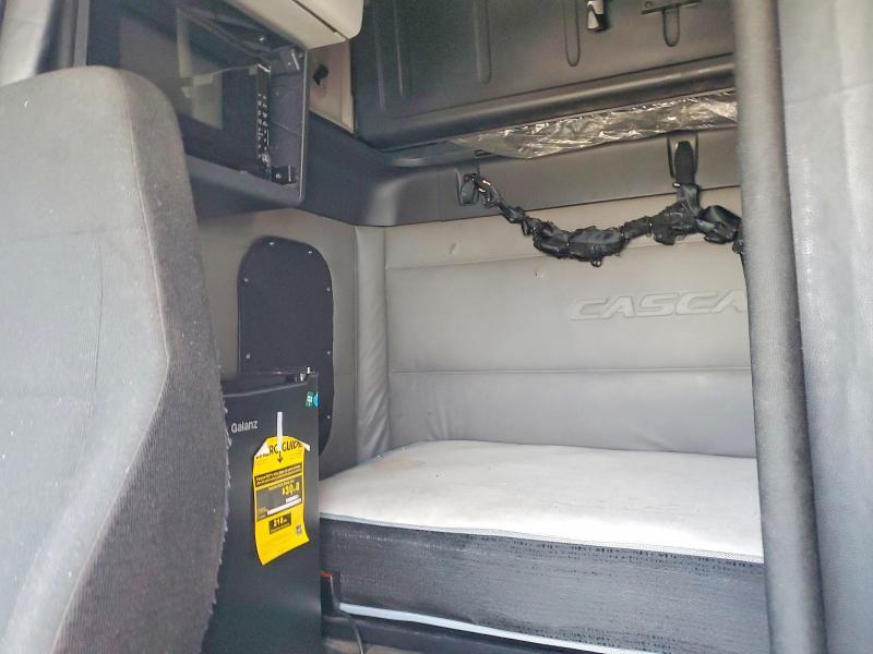 2019 Freightliner Cascadia 126
