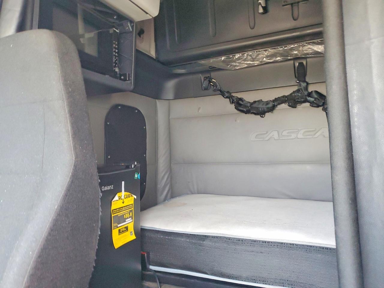 2019 Freightliner Cascadia 126