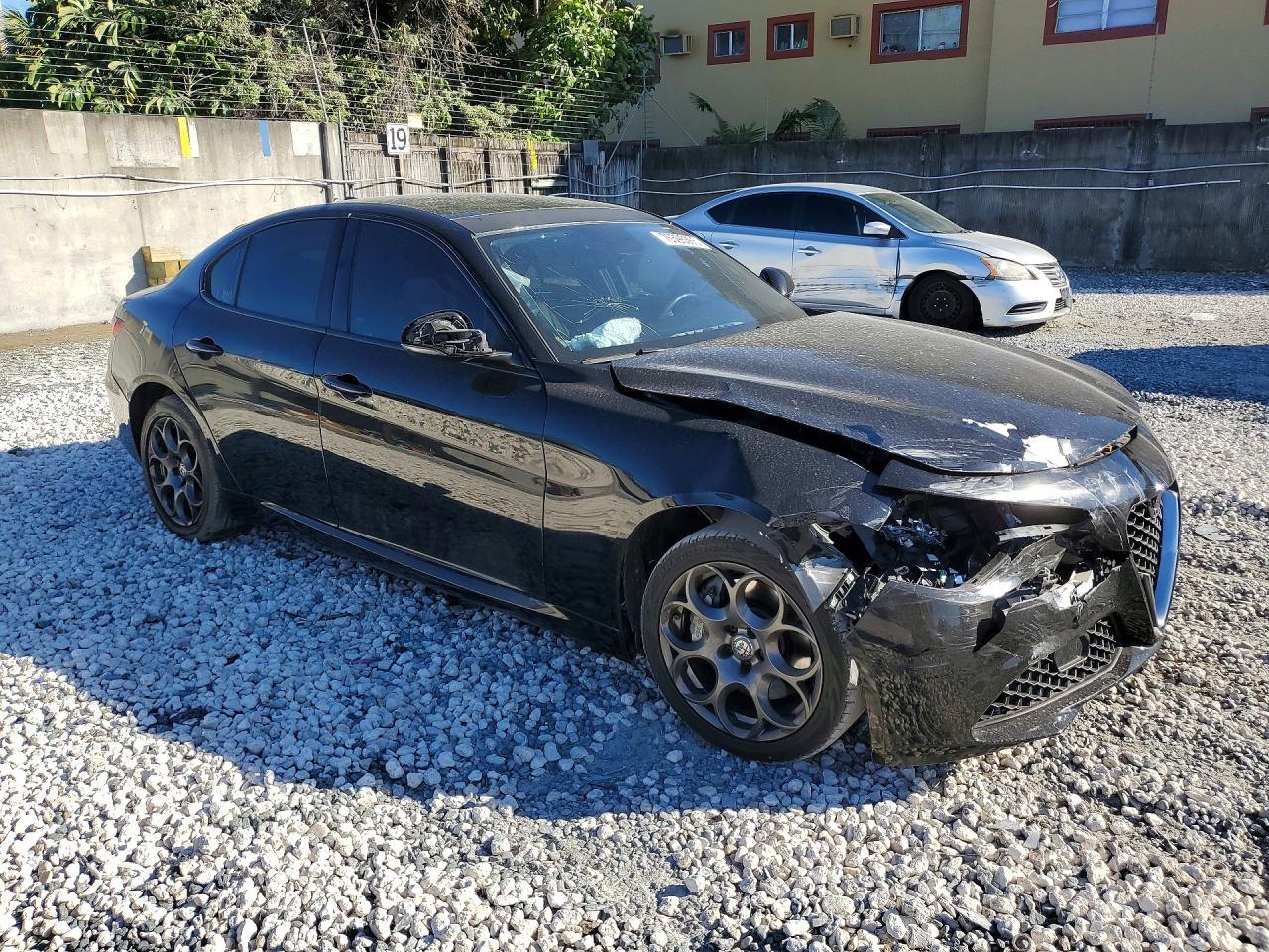 2017 Alfa Romeo Giulia Q4