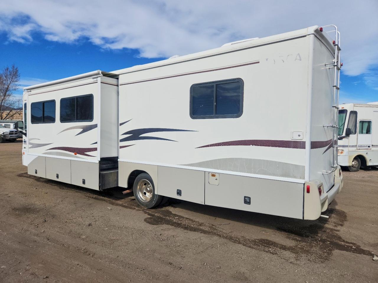 2005 Winnebago Sunova Ifd33l