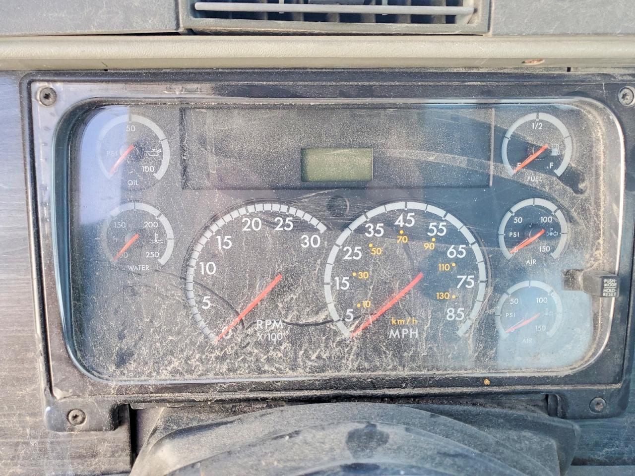 2006 Freightliner Conventional Columbia