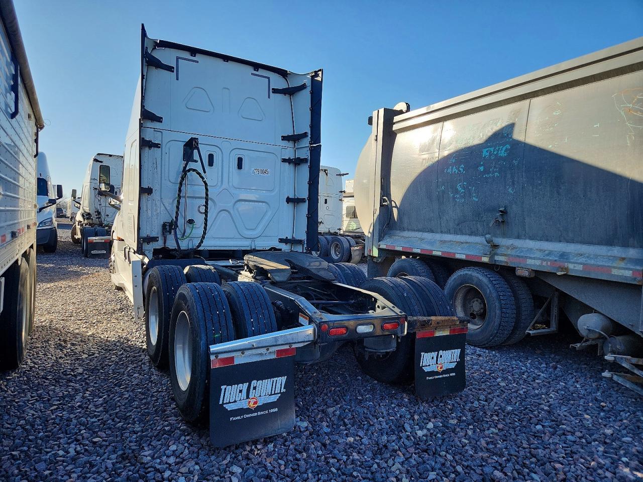 2020 Freigliner 2020 Freightliner Cascadia 126 Semi Truck
