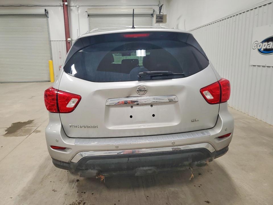 2017 Nissan Pathfinder sl