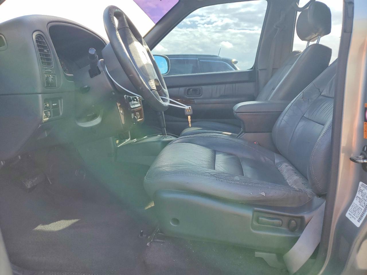 2000 Infiniti QX4