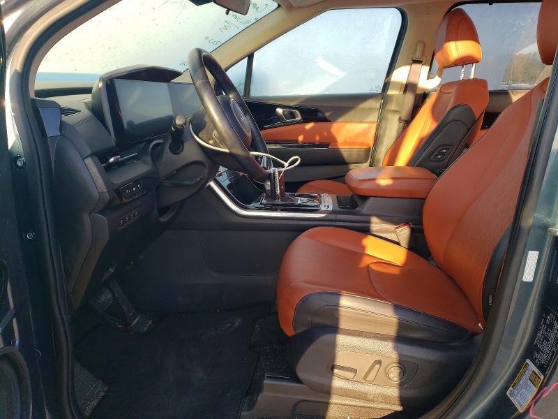 2023 KIA Carnival sx