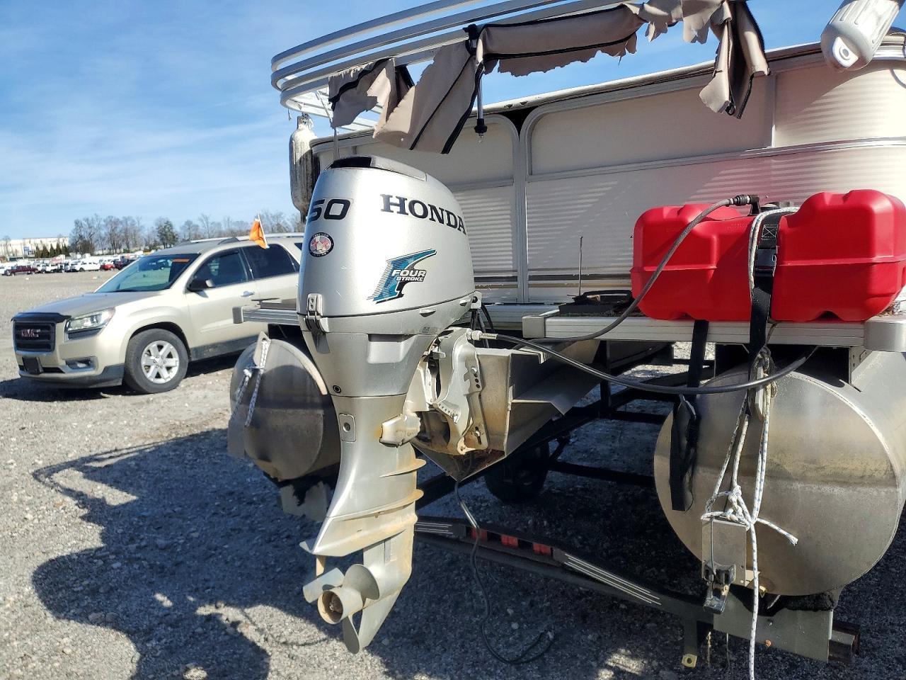 2002 Sylvan Marine 818 Mirage Cruise
