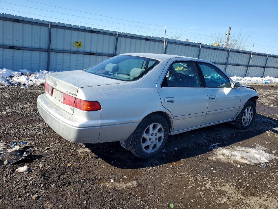 2000 Toyota Camry le