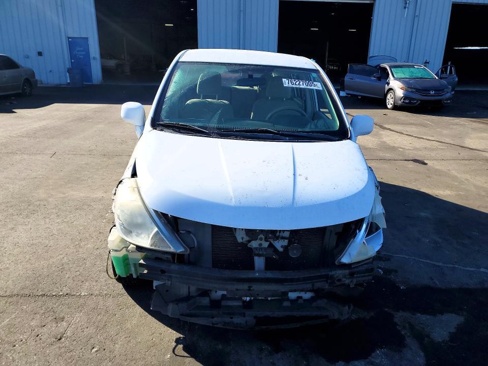 2011 Nissan Versa 1.8 s