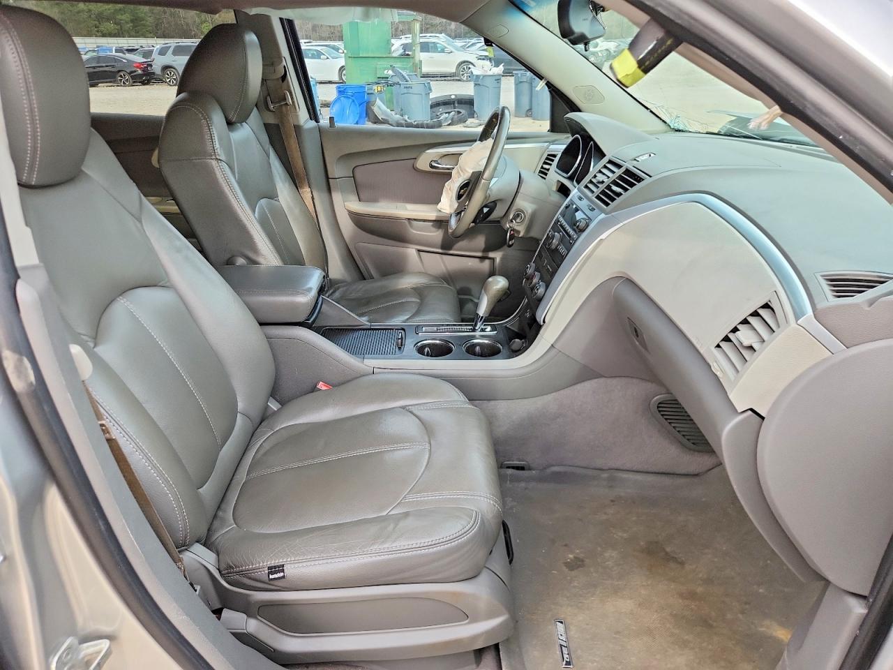2011 Chevrolet Traverse ls