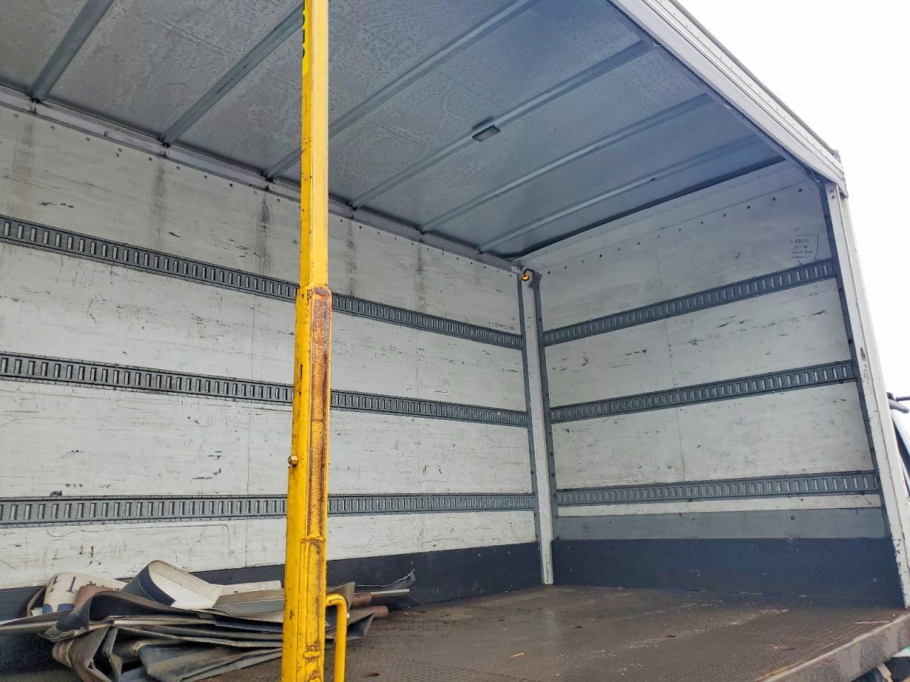 2015 Freightliner Business Class M2 BOX Truck