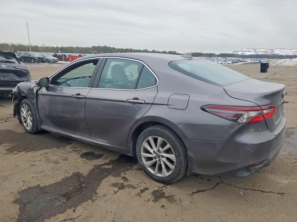 2021 Toyota Camry le