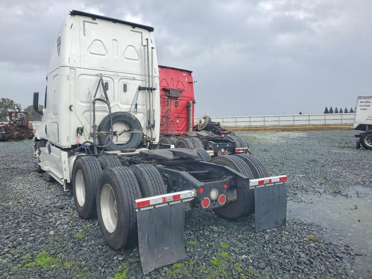 2019 Freightliner Cascadia 126 Semi Truck