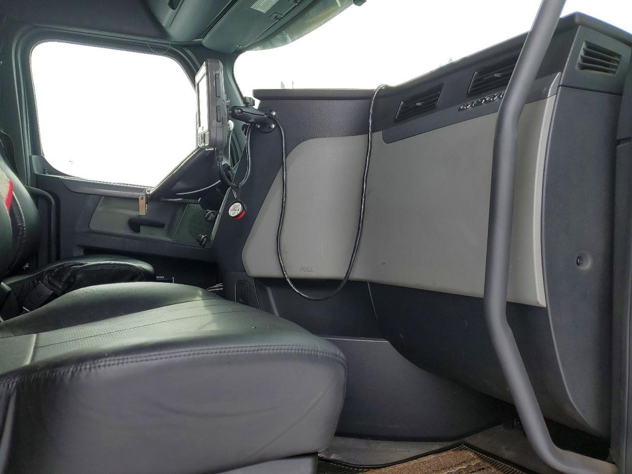 2020 Freightliner Cascadia 126 Semi Truck
