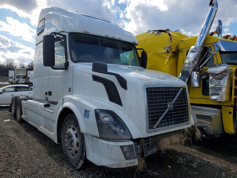 2016 Volv O VNL Semi Truck