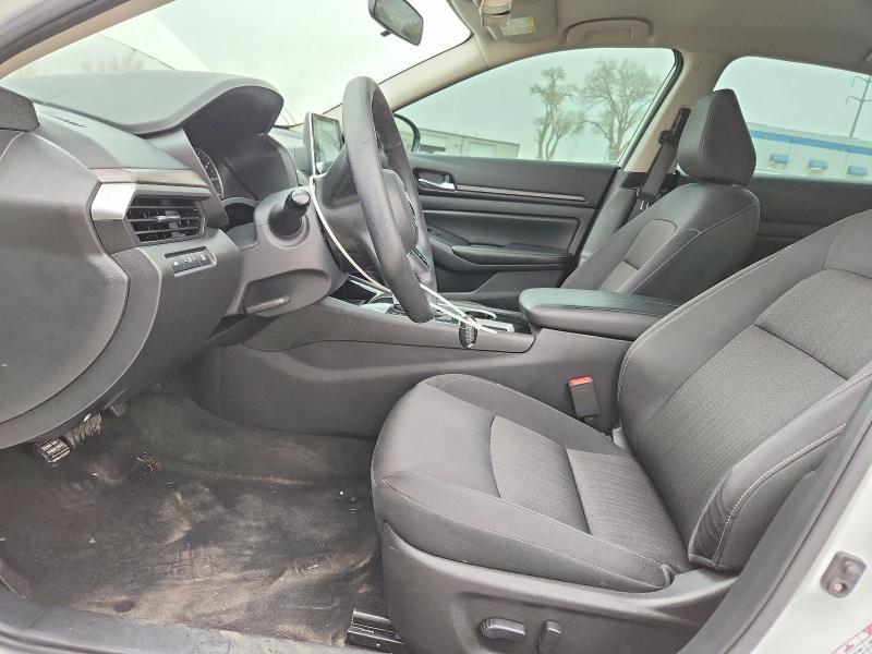 2024 Nissan Altima sv