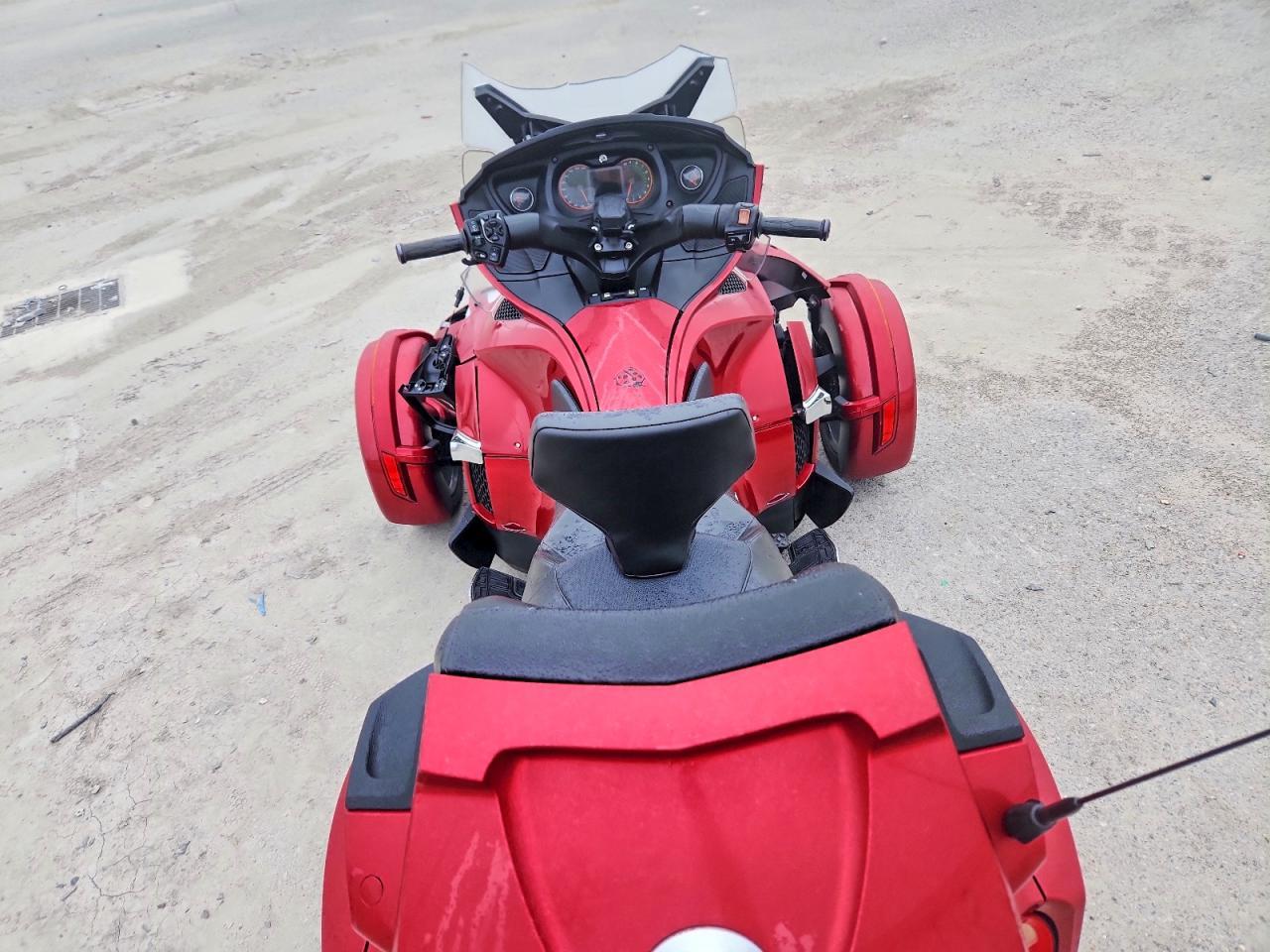 2016 Can-Am Spyder Roadster RT