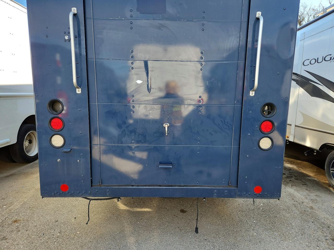 2020 Freightliner MT45G Chassis Delivery Truck