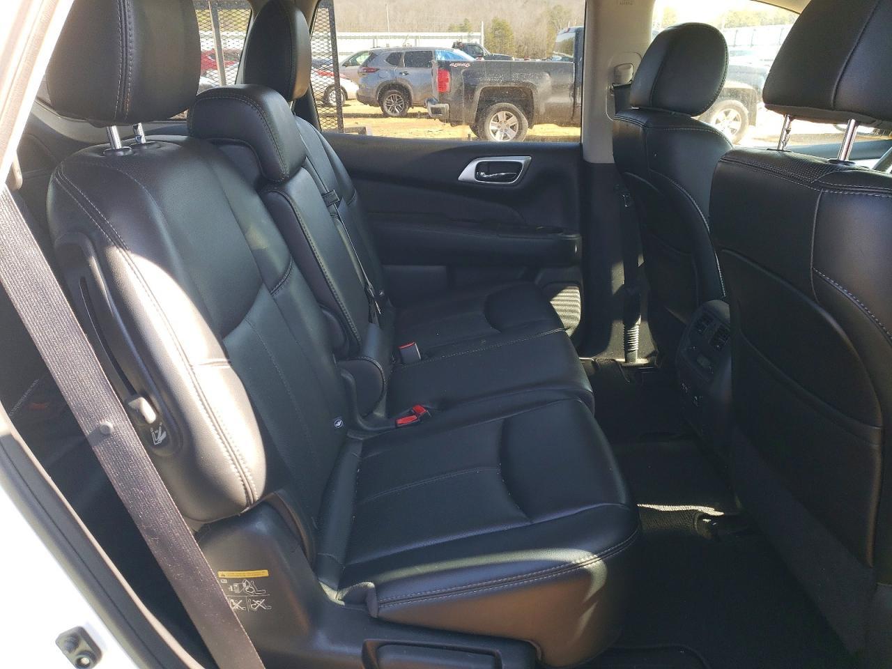 2017 Nissan Pathfinder s