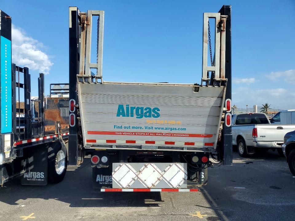 2014 Freightliner Business Class M2 Flatbed Truck