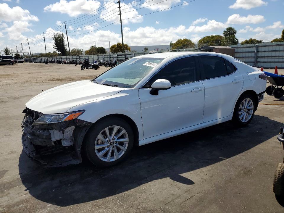2024 Toyota Camry le