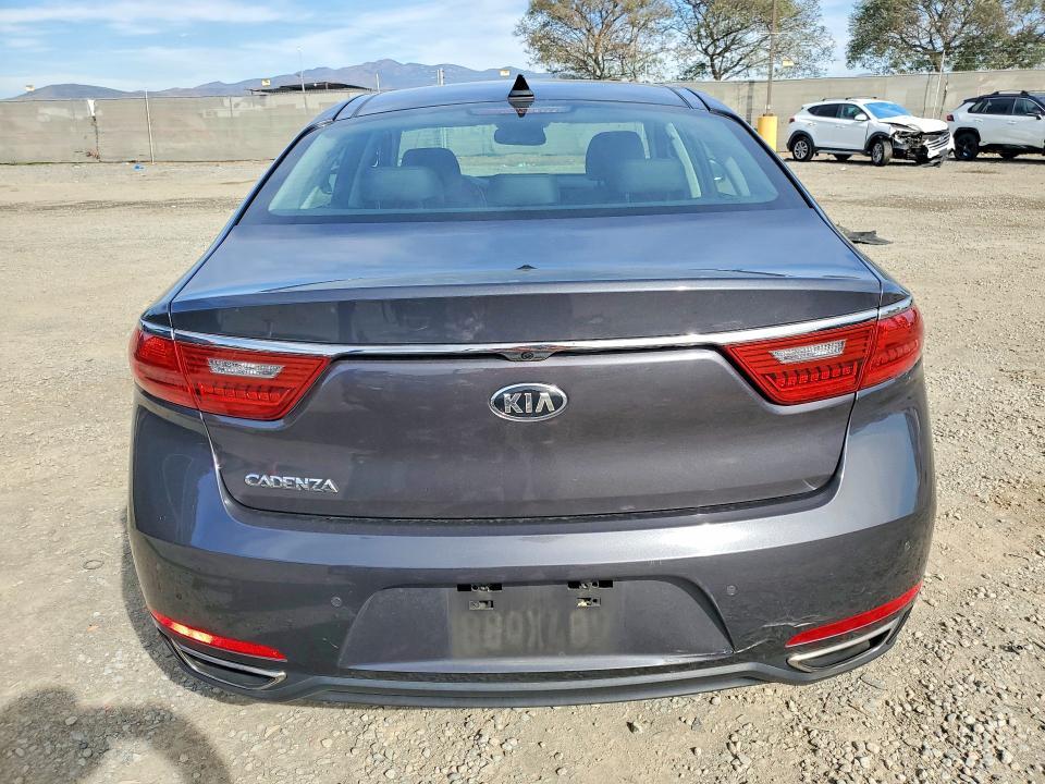 2017 KIA Cadenza Premium