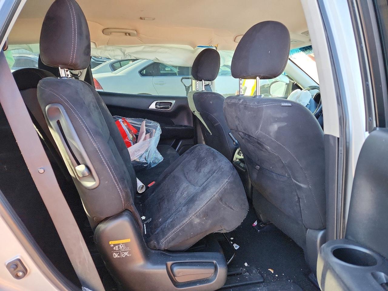 2015 Nissan Pathfinder s