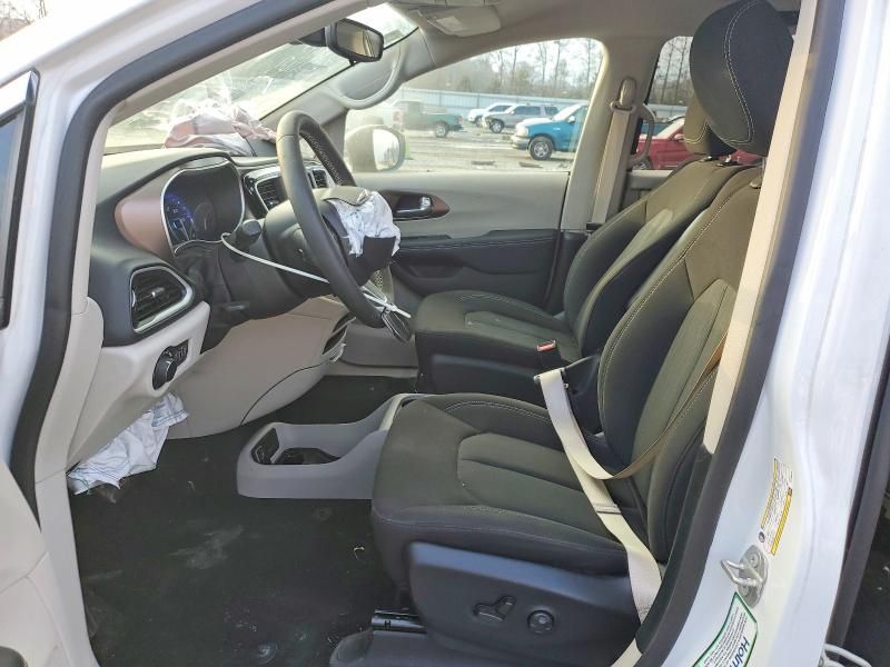 2024 Chrysler Voyager lx