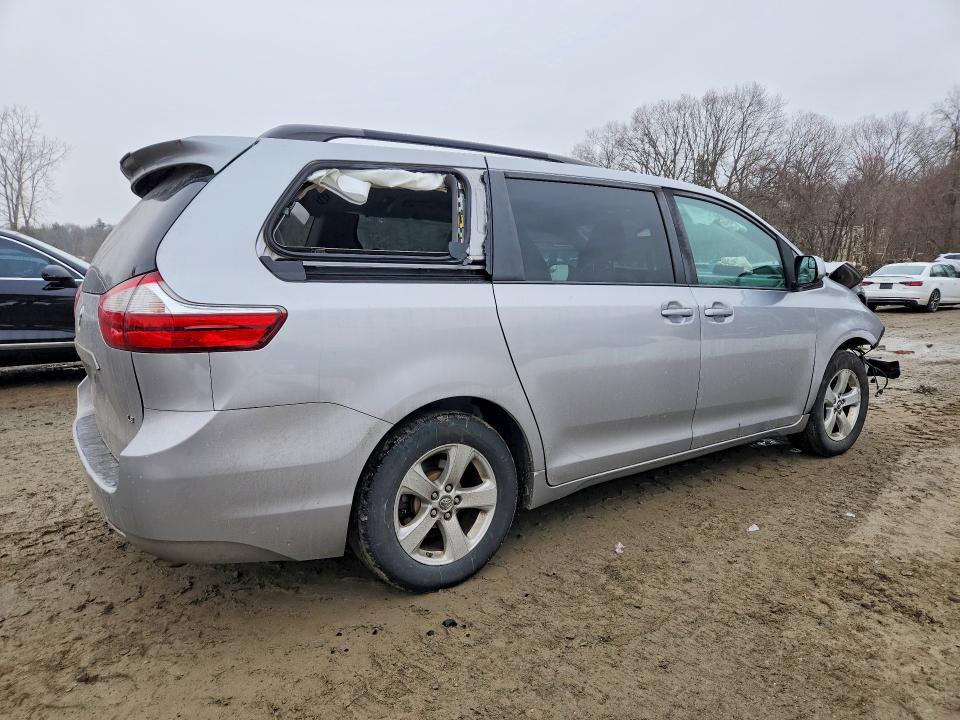 2018 Toyota Sienna le 8-passenger