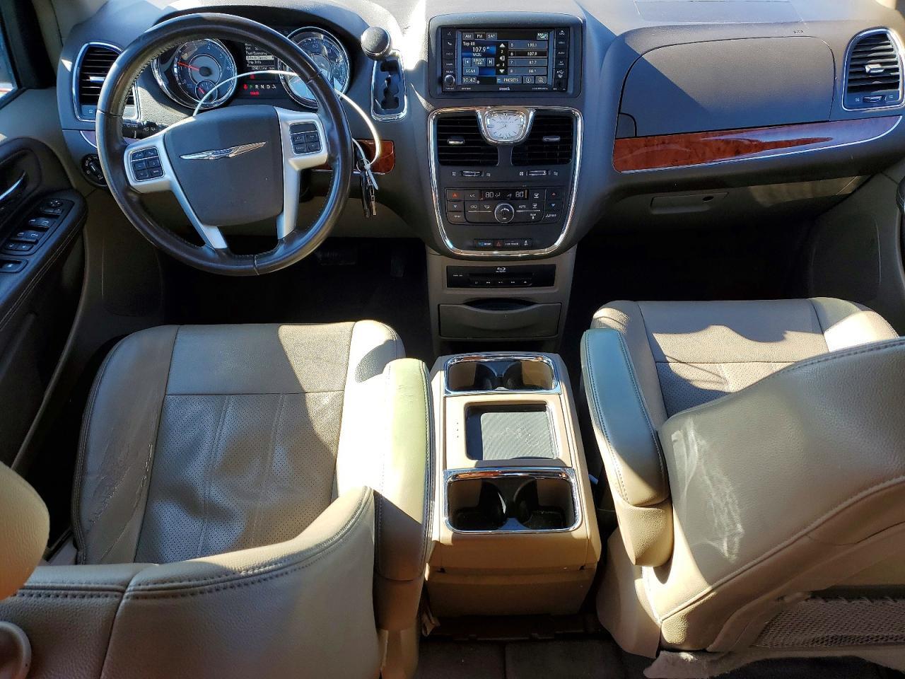 2015 Chrysler Town & Country Touring l