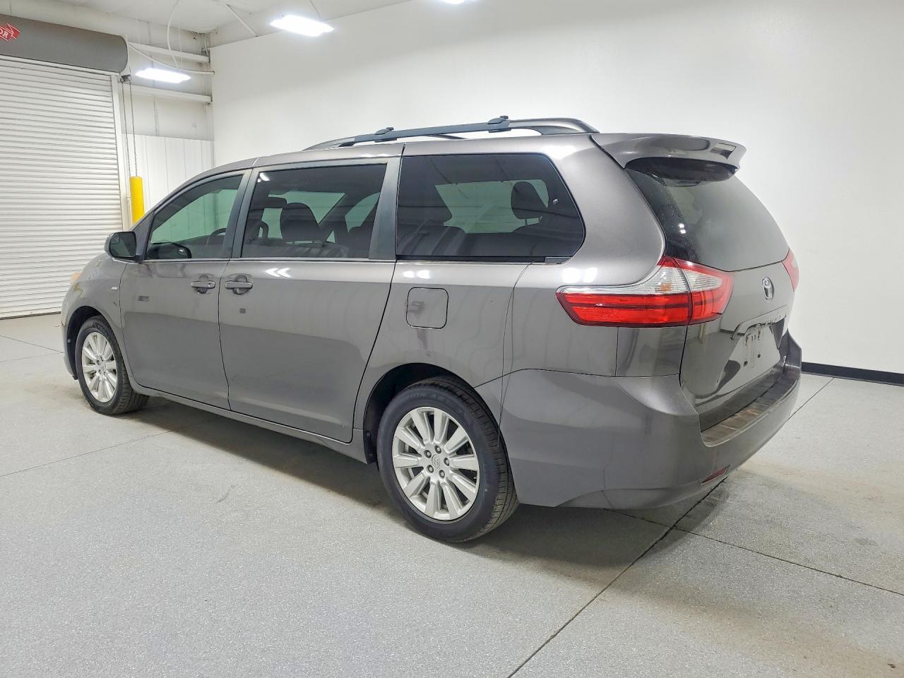 2017 Toyota Sienna le