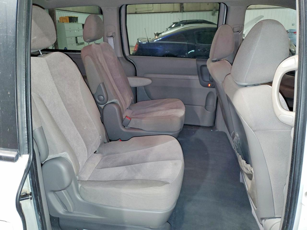 2012 KIA Sedona lx