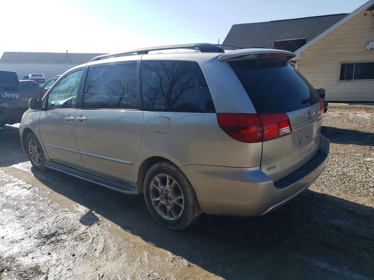 2004 Toyota Sienna xle 7 Passenger