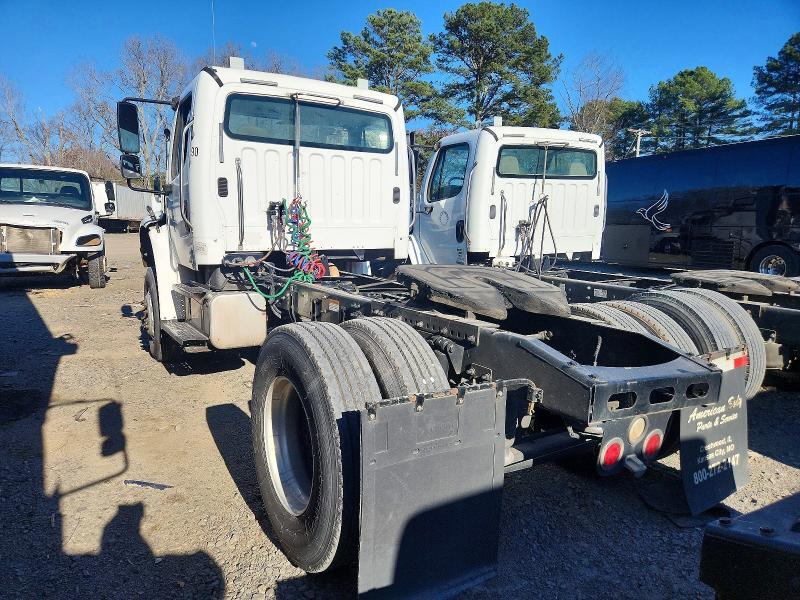 2010 Freigliner 2010 Freightliner Business Class M2 Semi Truck