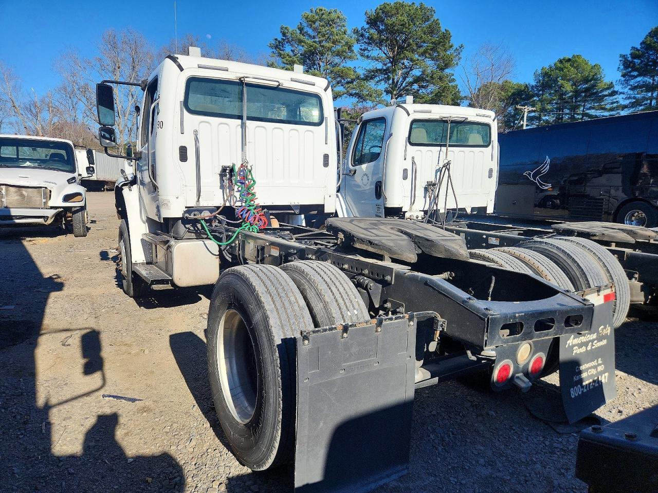 2010 Freigliner 2010 Freightliner Business Class M2 Semi Truck